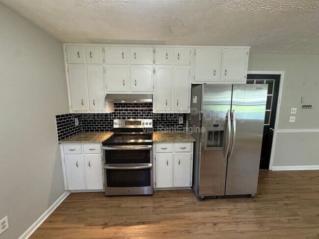 Building Photo - 4096 Springlake Cir