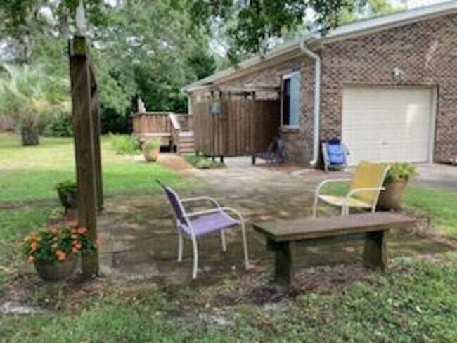 Building Photo - ***MOVE-IN SPECIAL*** $500 OFF OF YOUR FIR...