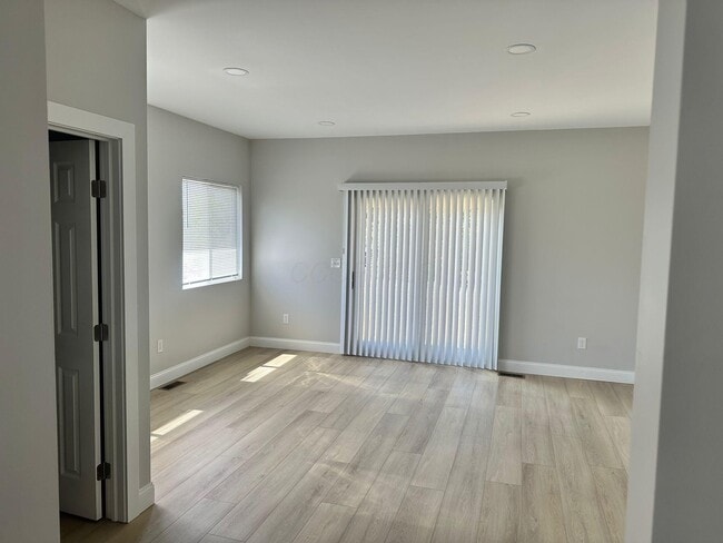 Building Photo - 7945 High St