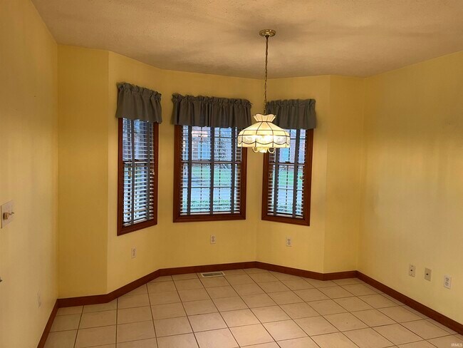 Building Photo - 6655 Oak View Ct