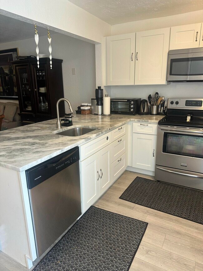 Primary Photo - 3550 NW 104th Ave