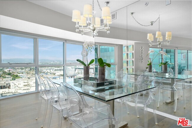 Building Photo - 13600 Marina Pointe Dr