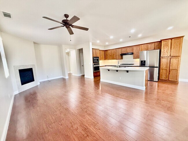 Building Photo - Beautiful home near Woodcreek high school
