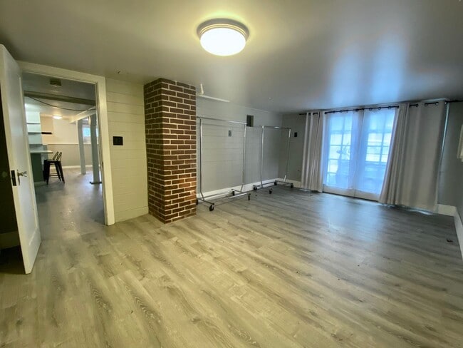 Building Photo - West Seattle Tudor