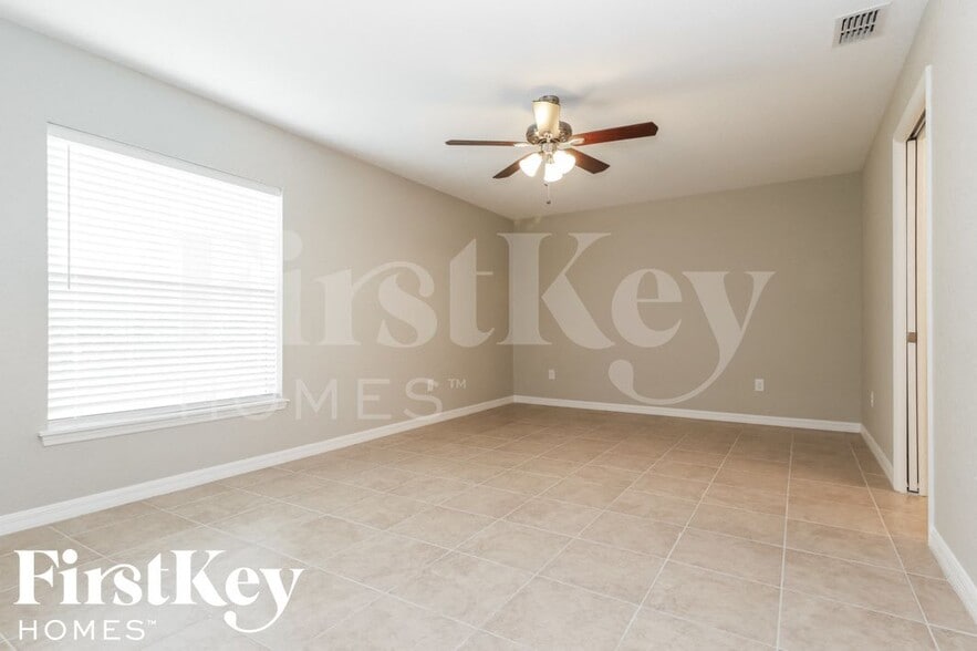 Building Photo - 12252 Clarendon Ave