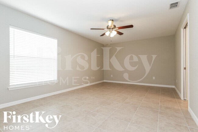 Building Photo - 12252 Clarendon Ave