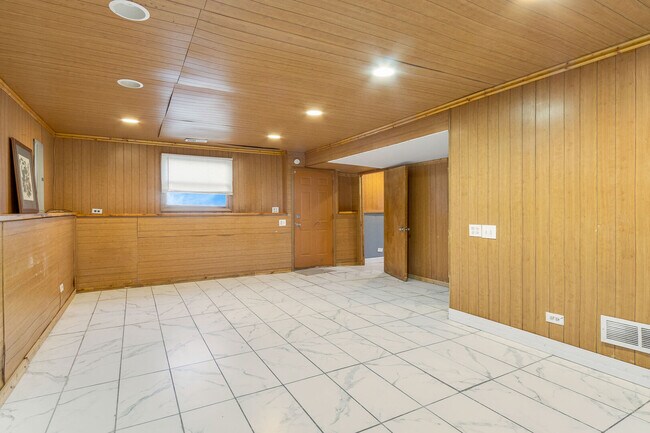 Building Photo - 26235 N Walnut Ave