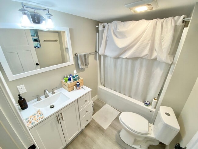 Building Photo - 127 Station Rd