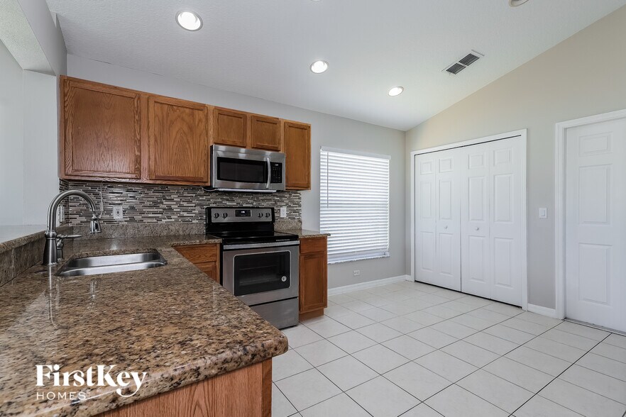 Building Photo - 745 Troon Cir