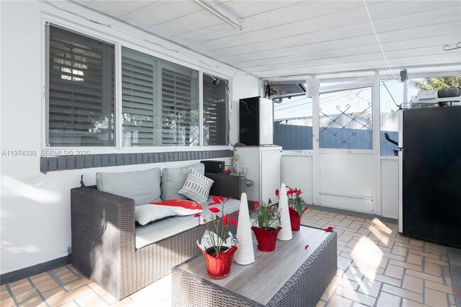 Building Photo - 5640 Hayes St