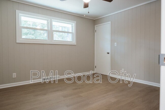 Building Photo - 2401 Truax Ln