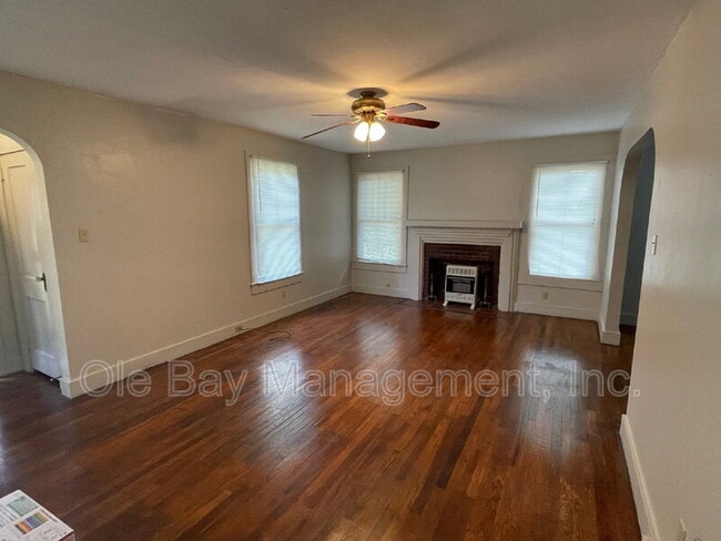 Building Photo - 414 Hall Ave