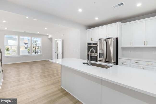 Building Photo - 44514 Wolfhound Sq