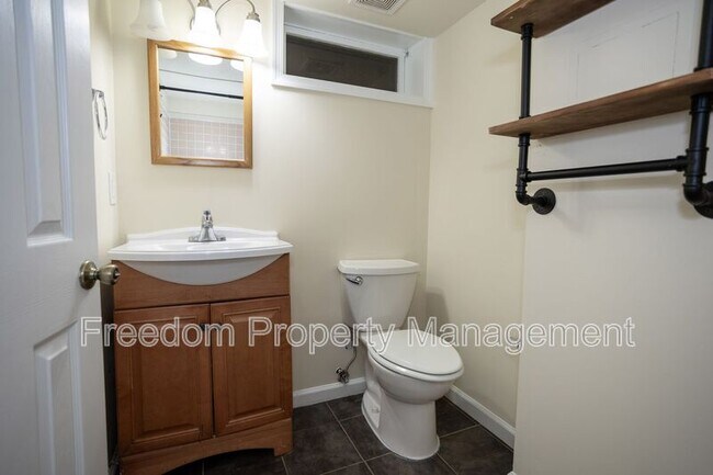 Building Photo - 5914 Ridge View Dr