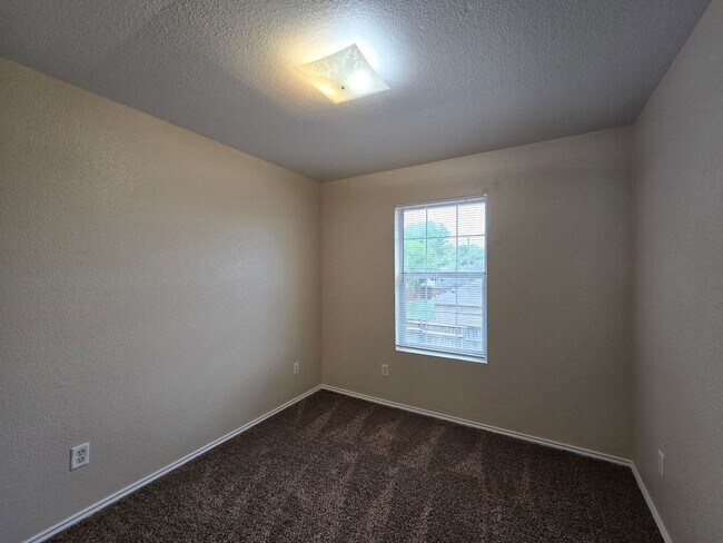 Building Photo - PRICE REDUCTION - AVAILABLE NOW!