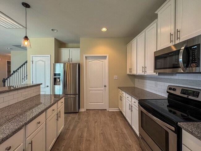 Building Photo - Stunning 4 Bed 2.5 Bath Raeford Home