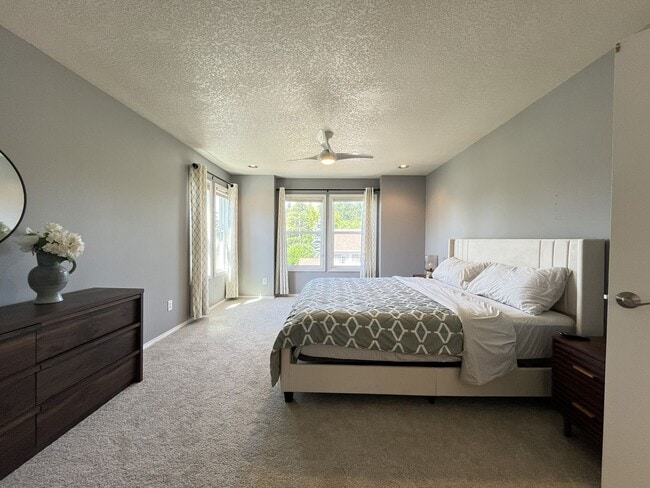 Building Photo - Stunning Bull Mountain Home with Gourmet Kitchen & Luxurious Primary Suite Retreat