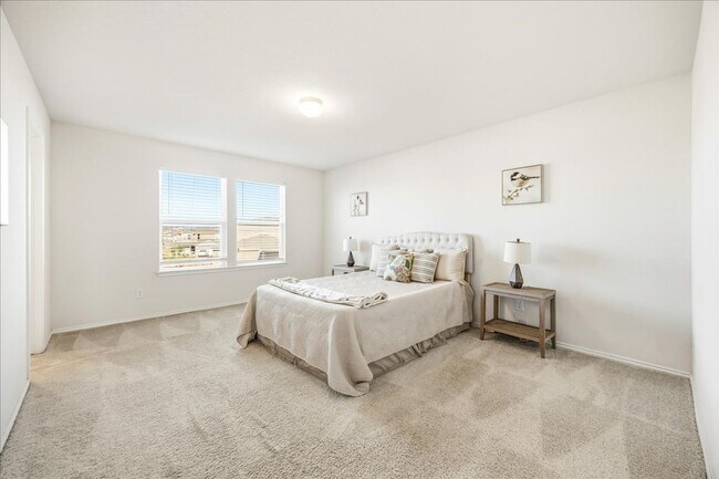 Building Photo - Light-Filled Home in Amenity-Rich Community with Pool & Park!