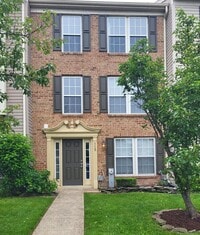 Building Photo - SPACIOUS 3-Level Townhome in Winston's Choice