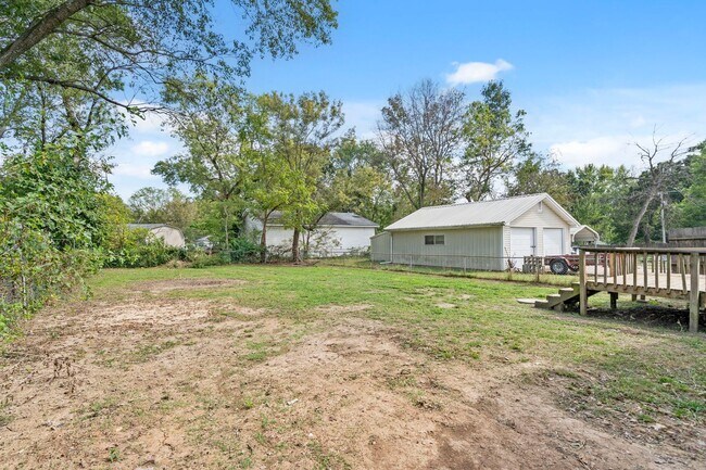 Building Photo - Charming and remodeled 2 Bed | 1 Bath Home...