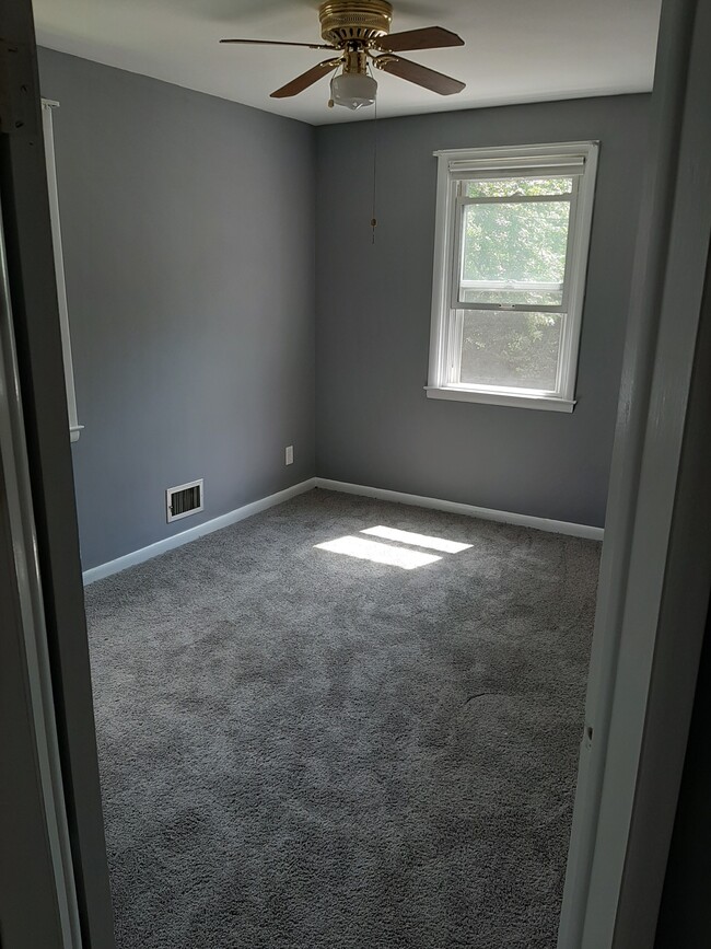 Bedroom 3 - 4611 Parkwood Ave