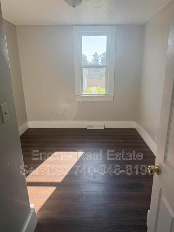 Building Photo - 144 1/2 S 3rd St