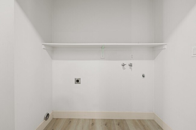 Building Photo - "Spacious 3-Bed Condo with 2 Baths in Citr...