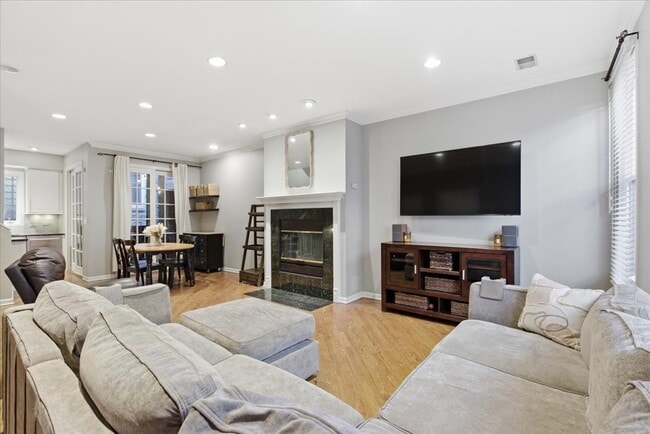 Building Photo - 2140 N Winchester Ave