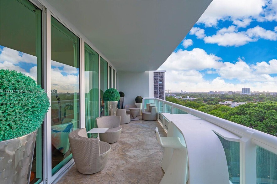 Building Photo - 1643 Brickell Ave