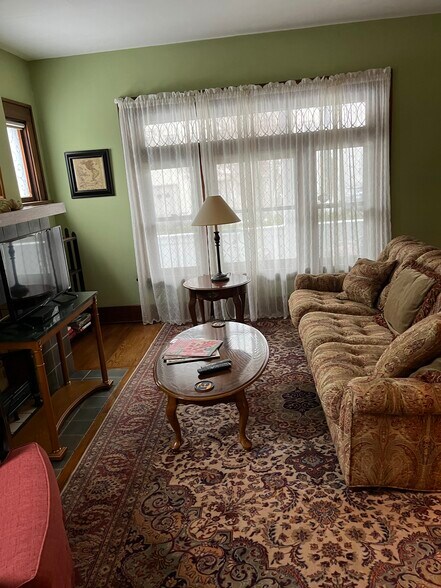 Primary Photo - 719 W 2nd St