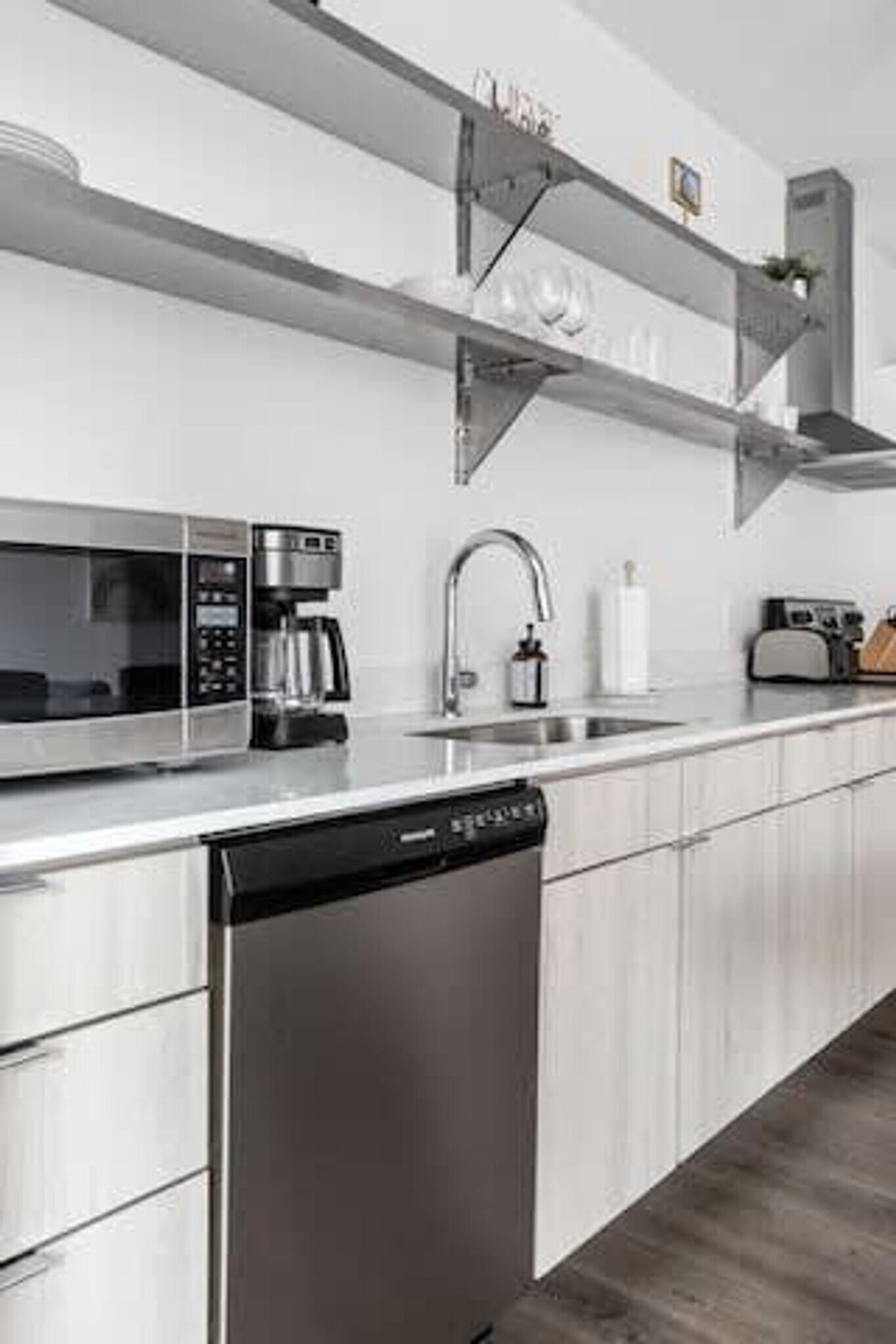 Building Photo - 747 N College Ave