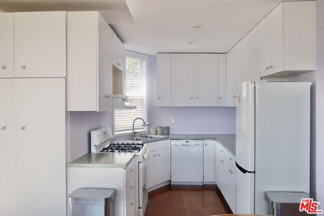 Building Photo - 4884 Glenalbyn Dr