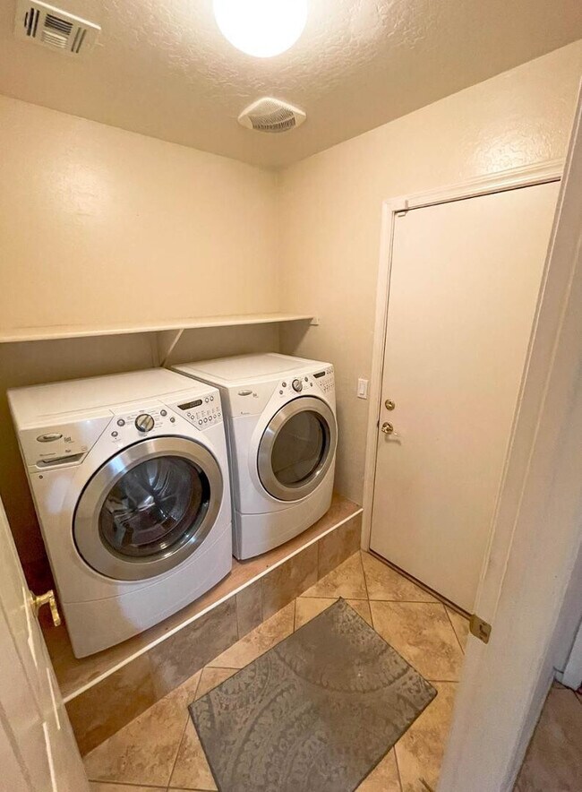 Building Photo - 23143 W Lasso Ln