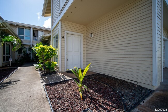 Building Photo - 2br/2ba/2-car garage Townhouse at The Arbo...