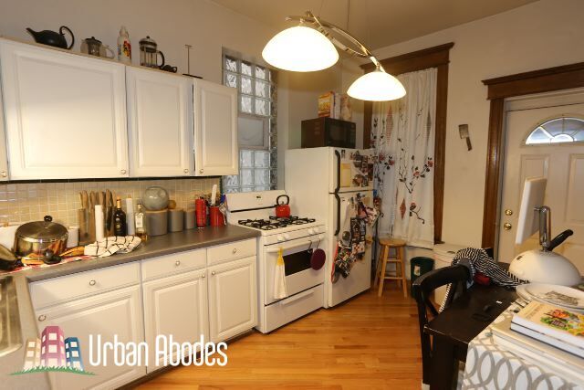 Building Photo - 1326 N Claremont Ave