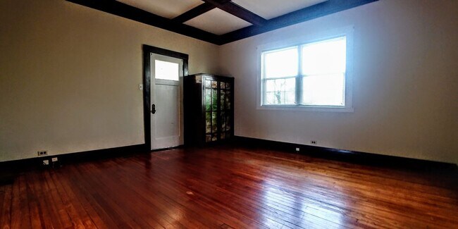 Building Photo - 2-Bed House | Linwood-Mt. Lookout | Available NOW!