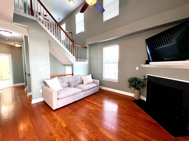 Building Photo - Gorgeous 3 Story Townhome in the the Desir...