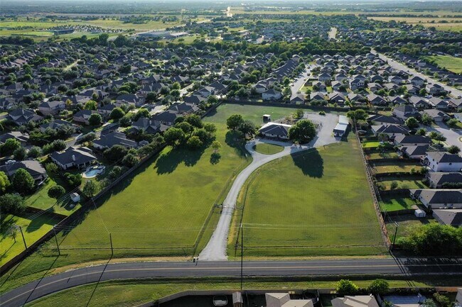 Building Photo - 800 Co Rd 117