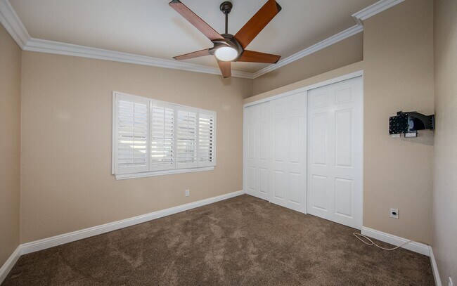 Building Photo - 26253 Cresthaven Ct