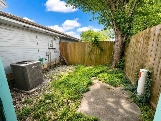 Building Photo - 3105 Oak Rock