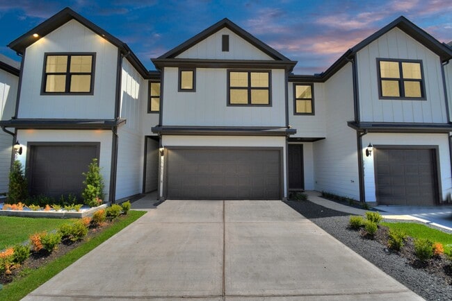 Building Photo - 27911 Western Crk Ct