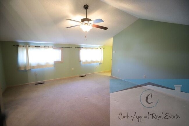 Building Photo - Beautiful 2 bedroom / 2 bath condo - sunro...