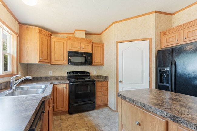 Building Photo - 202 Wild Flower Dr