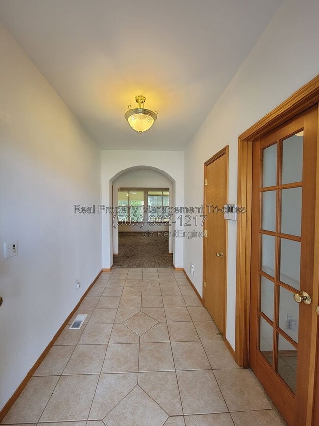 Building Photo - 4111 Joshua Dr