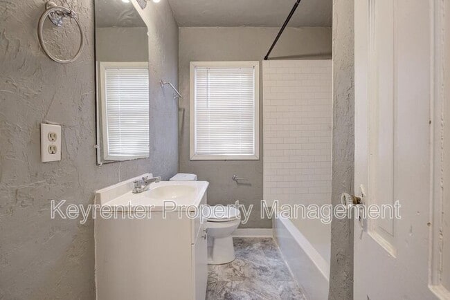 Building Photo - 3616 NW 27th St