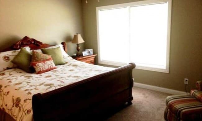 Building Photo - Luxury Townhome