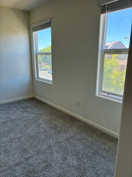 Building Photo - 4244 Rutherford Ave