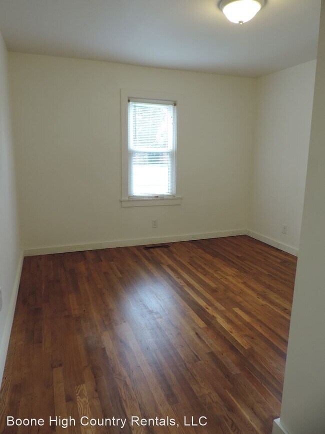 Building Photo - 3 br, 1.5 bath House - 407 Meadowview Drive