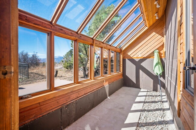 Building Photo - 1020 Walsen Rd