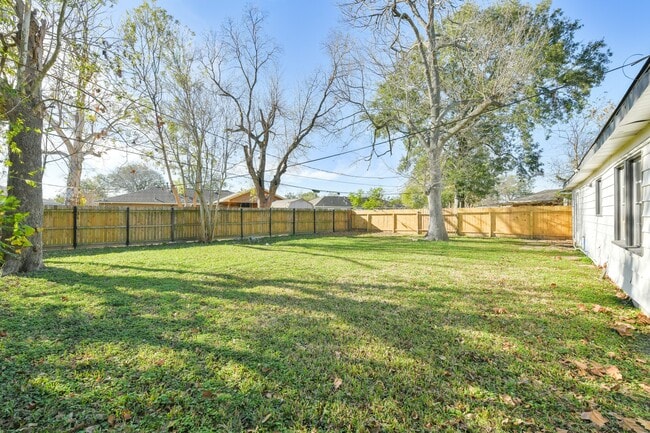 Building Photo - 1206 Houston Ave